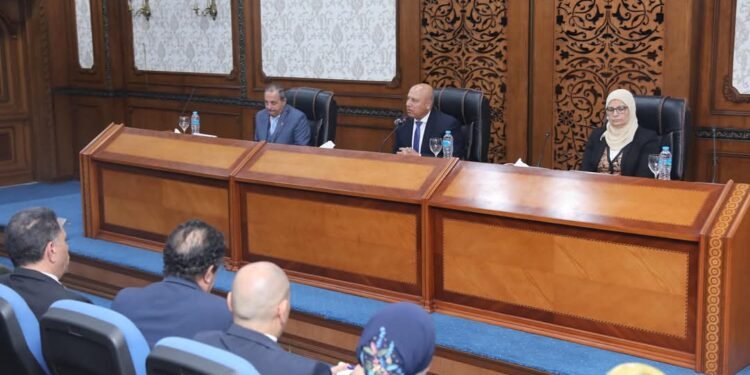 وزير الصناعة: دراسة إقامة مجمع مصانع جاهزة لعدد 450 مصنع بالمنطقة الصناعية امتداد جنوب الرسوة