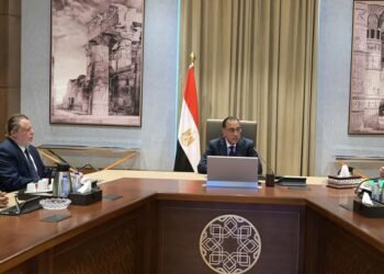 بحضور محافظ البنك المركزي.. رئيس الوزراء يتابع احتياطيات السلع والمنتجات