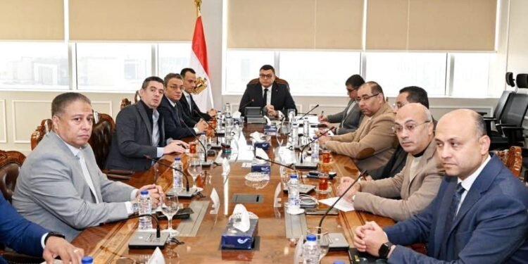 وزير الإسكان يتابع مع “السعودية المصرية للتعمير” معدلات تسويق عدد من المشروعات