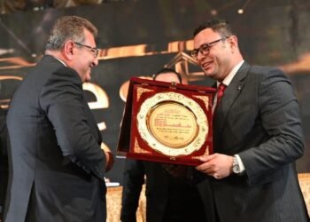 “الشربيني” يتسلم درعي تكريم خلال الحفل تقديرًا لدوره الرائد في دعم القطاع
