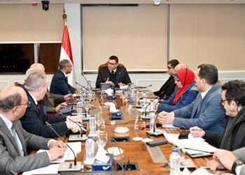 وزير الإسكان يعقد اجتماعًا لمتابعة منظومة مياه الشرب والصرف الصحي ببورسعيد