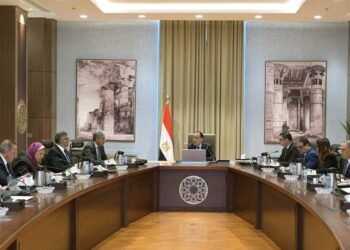 رئيس الوزراء يستعرض الفرص السياحية بالمنطقة المحيطة بهضبة الأهرام