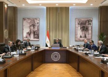 رئيس الوزراء يستعرض فرص استثمار سياحي بمنطقة وسط البلد مع عدد من المستثمرين