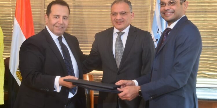 البورصة المصرية توقع اتفاقية تعاون مع جامعة الأهرام الكندية