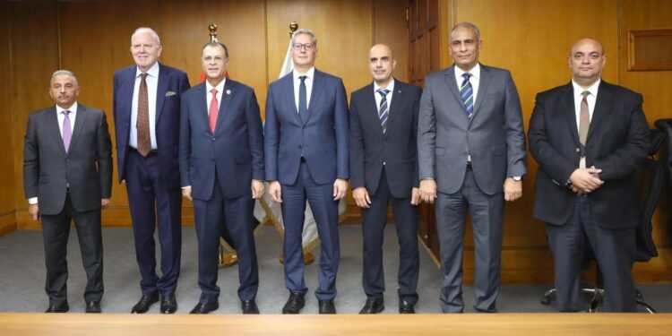 البترول توقع اتفاقيتين مع ABB لتحسين كفاءة الطاقة بمصانع أبوقير للأسمدة