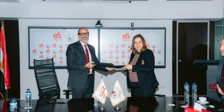 إي آند مصر توقع بروتوكول تعاون مع صندوق الإسكان الاجتماعي ودعم التمويل العقاري