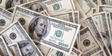 الدولار يسجل ارتفاع ملحوظ مقابل الجنيه بمنتصف تعاملات البنوك اليوم