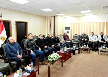 وزير الإسكان يستعرض موقف تنفيذ المشروعات الجارية ومخرجات المخطط الاستراتيجي لمدينة السويس الجديدة