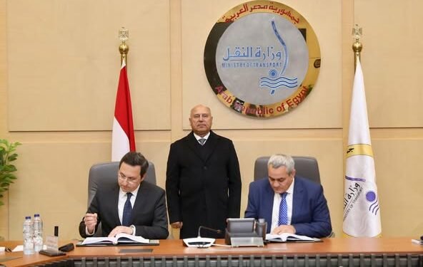 توقيع عقد مشروع تمويل وإنشاء 32 مياء جاف وتنفيذ عدد 7 ممرات لوجستية متكاملة