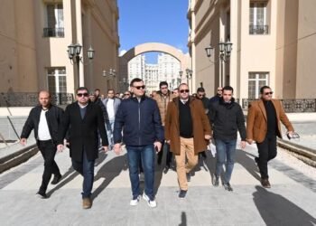 وزير الإسكان يتفقد سير العمل بالحى السكنى الخامس R5 وعدد من الطرق بالعاصمة الإدارية