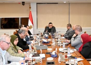 وزير الإسكان يوجه بضرورة الانتهاء من المشروعات الجارية والتعاقد مع شركات متخصصة لتشغليها