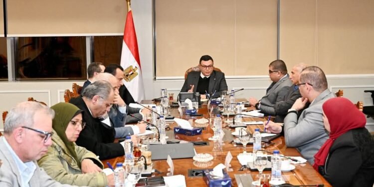 وزير الإسكان يوجه بضرورة الانتهاء من المشروعات الجارية والتعاقد مع شركات متخصصة لتشغليها