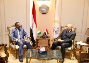 وزير الصناعة يبحث مع سفير كوت ديفوار بالقاهرة التعاون المشترك في مجالي الصناعة والنقل