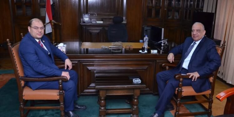 وزير الكهرباء يتابع مستجدات تنفيذ مشروع محطة الضبعة النووية مع قيادته