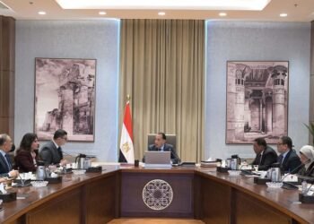 رئيس الوزراء يستعرض موقف الأراضي وأعمال التنمية بالساحل الشمالي الغربي