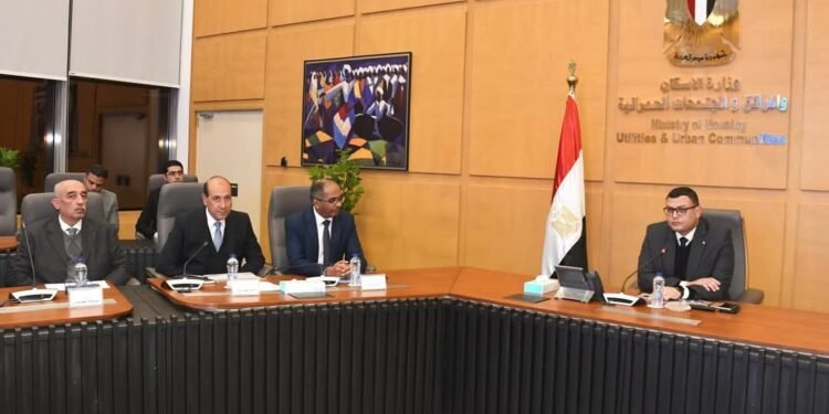 وزير الإسكان يكلف بضرورة الإسراع بمعدلات إنجاز مشروعات حياة كريمة