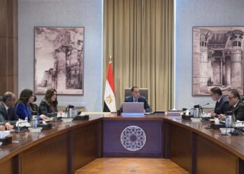 رئيس الوزراء يتابع جهود فض التشابكات المالية بين “القابضة لمياه الشرب” وعددٍ من الجهات