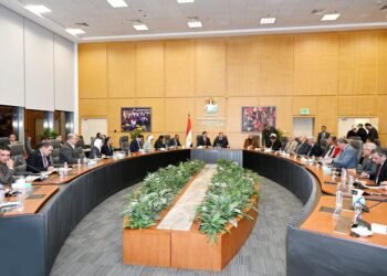 وزير الإسكان يبحث مع أعضاء مجلسي “النواب والشيوخ” مطالب دوائرهم