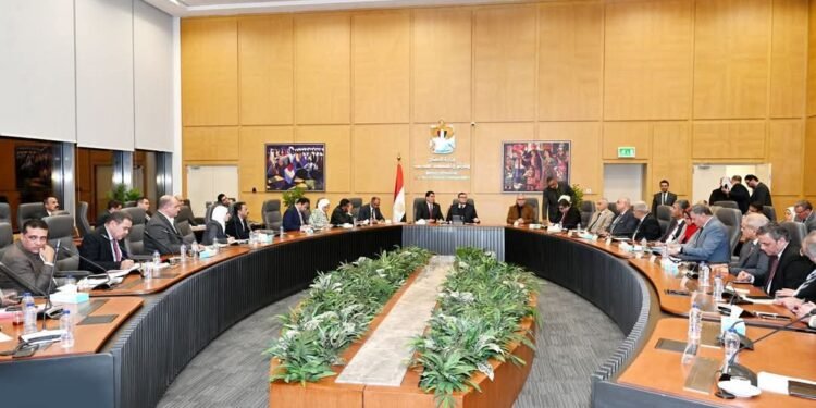 وزير الإسكان يبحث مع أعضاء مجلسي “النواب والشيوخ” مطالب دوائرهم