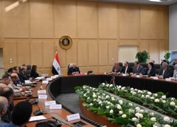 وزير الصناعة يبحث مع 35 شركة استثمارية المشاركة بإدارة وتشغيل مراكز التدريب المهني