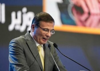 وزير الزراعة: مبادرة مستقبل وطن لسداد ديوان المزارعين تسهم في مساندة الفلاح
