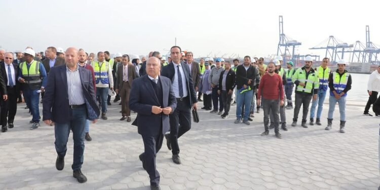 وزير النقل يتابع معدلات تنفيذ مشروعي إنشاء محطة تحيا مصر 2 متعددة الأغراض