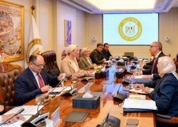 وزيرة البيئة تبحث موقف مشروع الملاذ الآمن للحياة البرية بمحمية وادى الريان