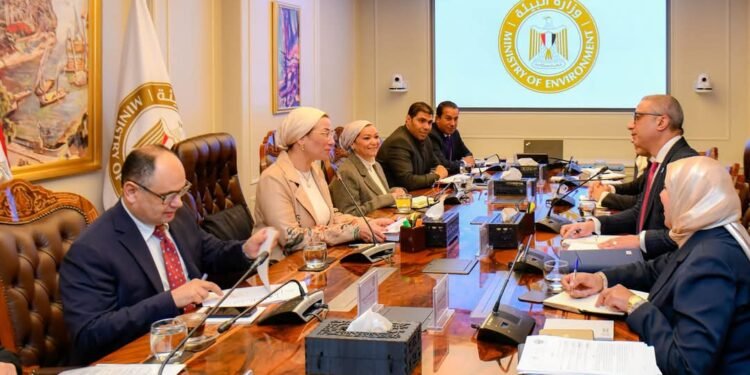 وزيرة البيئة تبحث موقف مشروع الملاذ الآمن للحياة البرية بمحمية وادى الريان