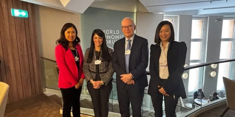 وزيرة التخطيط تبحث التعاون مع تونس ومنظمة الملكية الفكرية واسترازينيكا