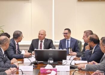 وزير الصناعة يبحث مع وزير الاستثمار معايير الموافقة على إنشاء المناطق الحرة الخاصة الجديدة