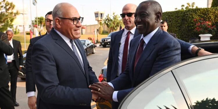 رئيس كينيا يشيد بالقدرات التصنيعية للهيئة العربية للتصنيع.. ويشيد بـ 6 منتجات