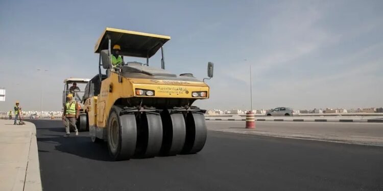 السعودية تنفذ أول طريق باستخدام ناتج هدم المباني ضمن مبادرة تعزيز الاستدامة البيئية