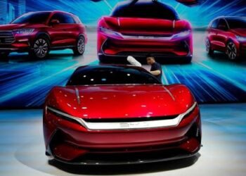 “BYD” تضيف ميزات القيادة الذكية مجانًا وتشعل حرب أسعار في الصين