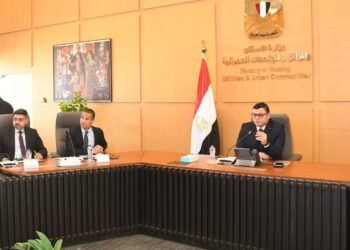 وزير الإسكان يتابع الموقف التنفيذي لمشروع منطقة الأعمال المركزية بالعاصمة