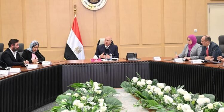 وزير الصناعة يبحث خطط 9 شركات تركية لزيادة استثماراتها في مصر