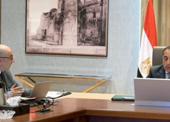 رئيس الوزراء يتابع تطوير شركات قطاع الأعمال العام