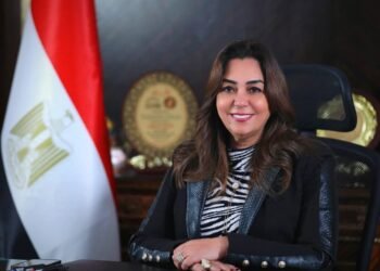 التنمية المحلية : بدء تكويد الأشجار المزروعة في نطاق الدائري بالقاهرة والجيزة للحفاظ عليها