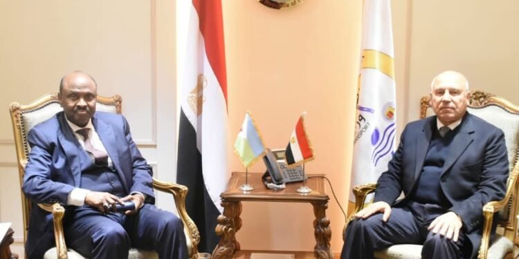 مصر وجيبوتي تبحثان تدعيم التعاون المشترك في مجالات النقل المختلفة