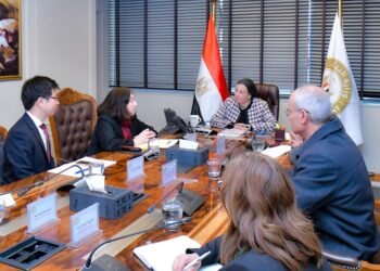 وزيرة البيئة تناقش مع البعثة الفنية للبنك الدولى نتائج مشروع “تلوث الهواء”