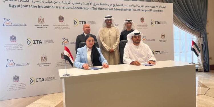 وزير الصناعة: مصر تدعو القطريين لضخ استثمارات جديدة في الصناعة والنقل