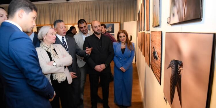 وزيرة البيئة تتفقد المعرض الرابع “لمصوري الطيور البرية في مصر”  بدار الأوبرا المصرية