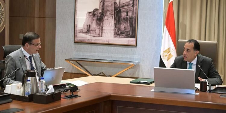 رئيس الوزراء يؤكد أهمية توافر السلع في منافذ وزارة الزراعة بأسعار مناسبة