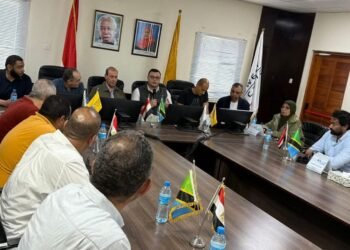 وزير الإسكان يلتقي المسئولين والعاملين بمشروع سد ومحطة كهرباء “جوليوس نيريرى” لتوليد الطاقة بتنزانيا