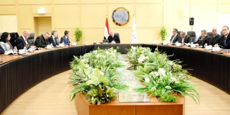 وزير الصناعة يتابع مع البنك الدولي مستجدات تطوير لوجستيات التجارة بين القاهرة والإسكندرية