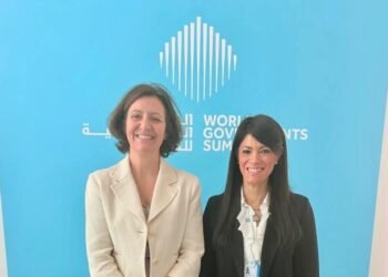 المشاط تبحث مع صندوق أبو ظبي للتنمية تمويل مشروعات الطاقة المتجددة