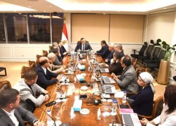 وزير الإسكان يجتمع مع “سيتى إيدج” لاستعراض خططها التسويقية