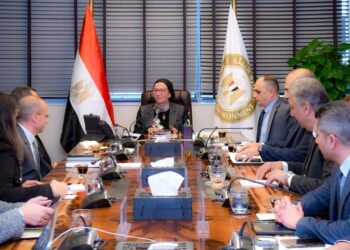 البيئة تبحث مع الشركة البريطانية للبترول تنفيذ مشروعات الغاز الطبيعي المتجدد