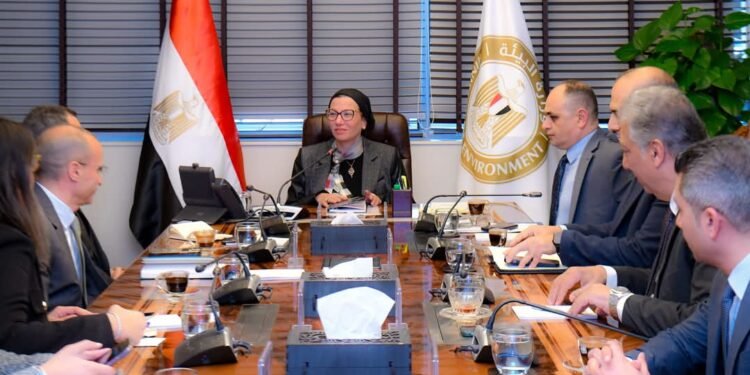 البيئة تبحث مع الشركة البريطانية للبترول تنفيذ مشروعات الغاز الطبيعي المتجدد