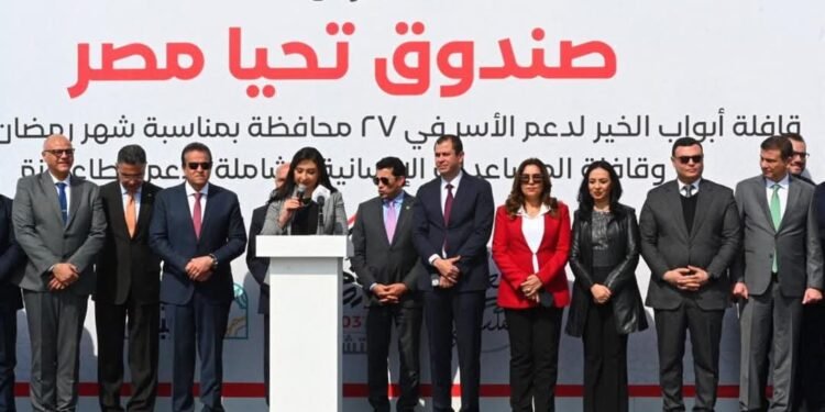 وزير الإسكان يشارك فى إطلاق أكبر قافلة مساعدات إنسانية للأشقاء الفلسطينيين