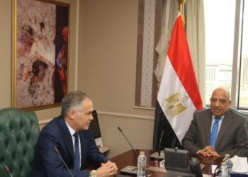وزير الكهرباء يبحث مع ”جنرال اليكتريك” تحسين كفاءة الشبكة وخفض استهلاك الوقود